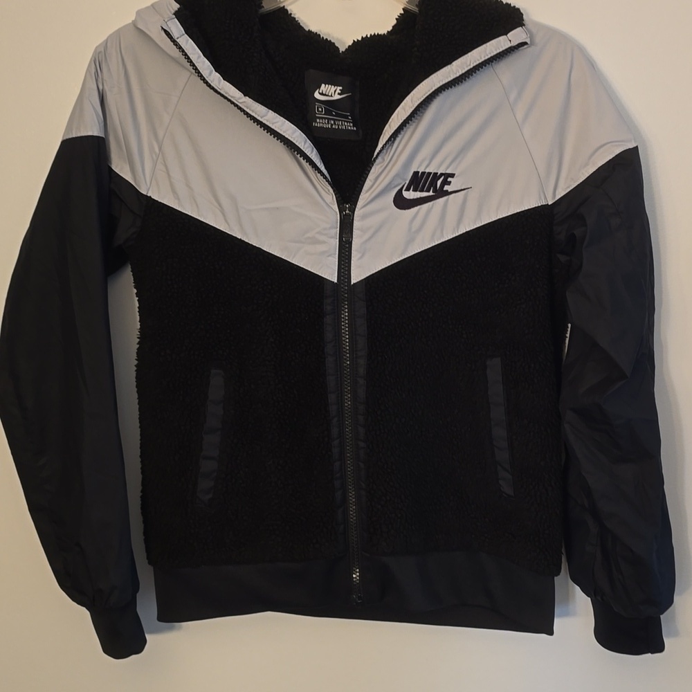 Nike Boy's Sportswear Windrunner Sherpa Jacket Black Gray Size Medium - Picture 1 of 8